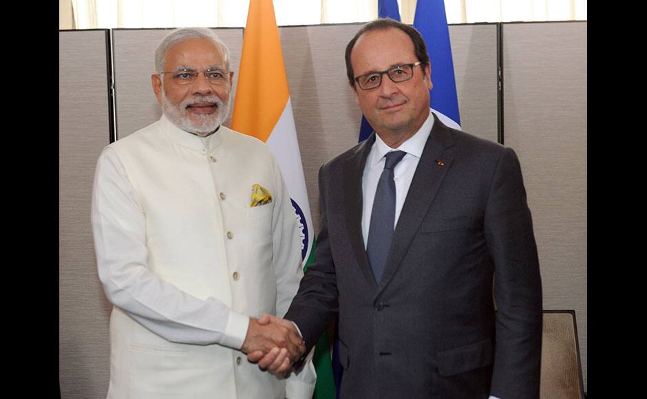 The Prime Minister, Shri Narendra Modi meeting the President of France, Mr. Francois Hollande, in New York. PIB