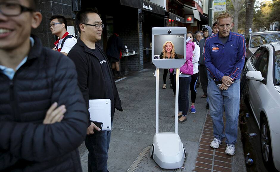 04_first-customers-in-the-world-to-buy-an-iPhone-6s.-