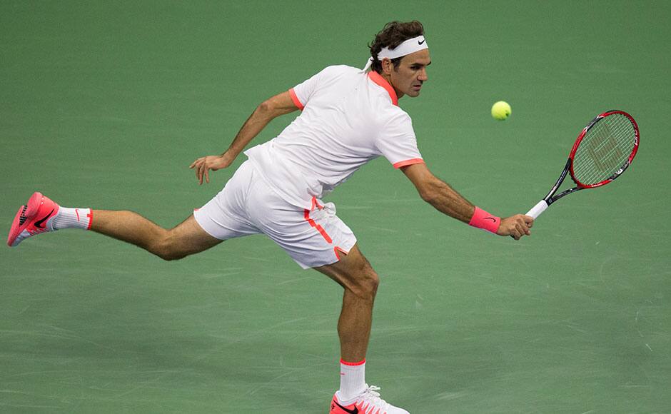 Roger Federer of Switzerland returns a shot to Novak Djokovic of Serbia during their men's singles final match at the U.S. Open Championships tennis tournament in New York, September 13, 2015. REUTERS