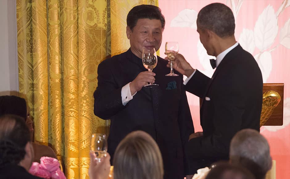 US President Barack Obama and Chinese President Xi Jinping toast during a State Dinner in the East Room of the White House in Washington, DC, September 25, 2015. AFP 
