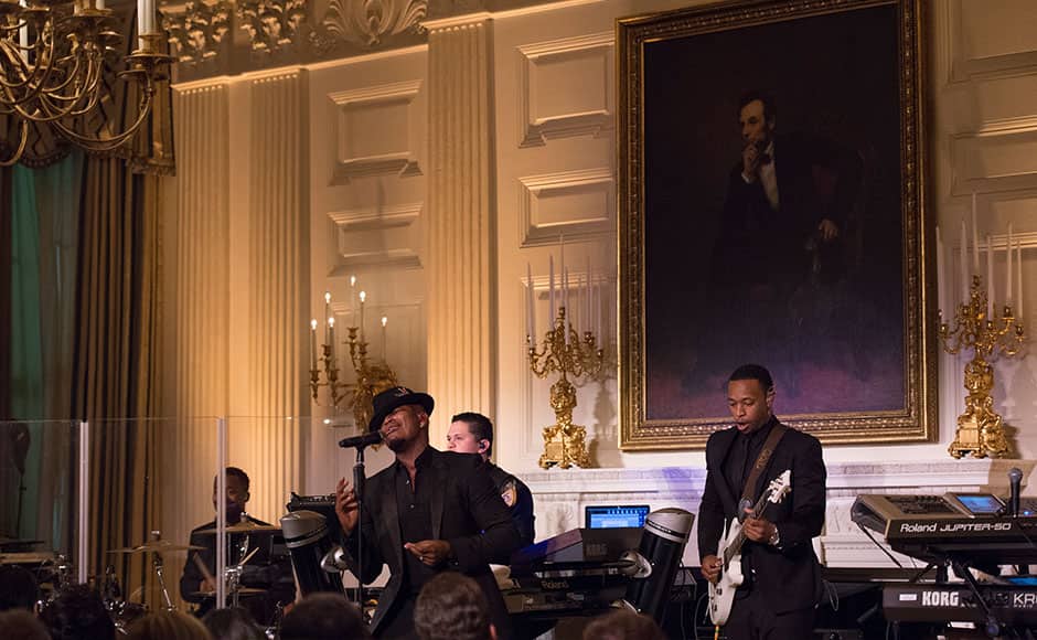 Ne-Yo performs in the East Room for those who attended the State Dinner for President Xi of China at the White House on September 25, 2015 in Washington, DC. AFP