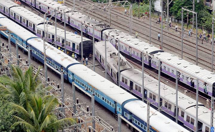 Mumbai goes off the tracks as seven coaches of train derail on Western Railways Mumbai goes off the tracks as seven coaches of train derail on Western Railways