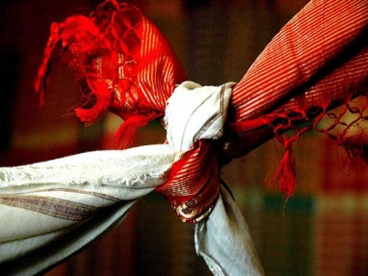 #Lovewins: Two girls from Kanpur elope, 'marry' each other in Delhi