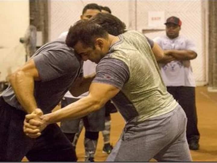 Salman Khan trains for four hours a day to play wrestler in Yash Raj's 'Sultan' Salman Khan trains for four hours a day to play wrestler in Yash Raj's 'Sultan'