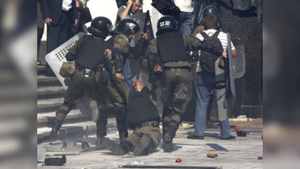 Second Ukrainian policeman dies after clashes in Kiev