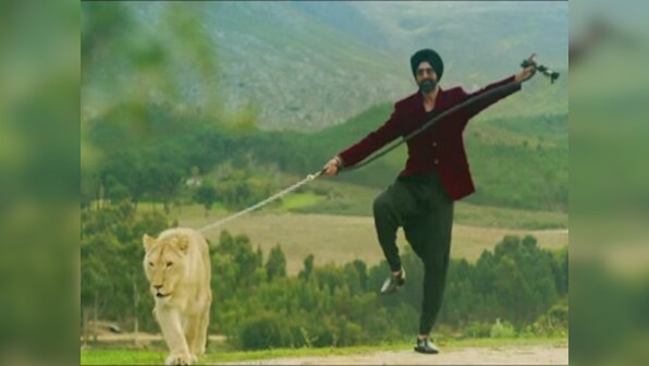 Akshay Kumar celebrates 48th birthday with wife, 'gifts' fans song from Singh Is Bliing