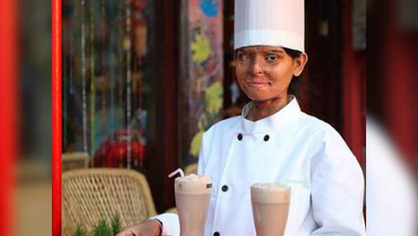 UP CM Akhilesh visits Sheroes, cafe run by acid attack victims in Agra, assures help