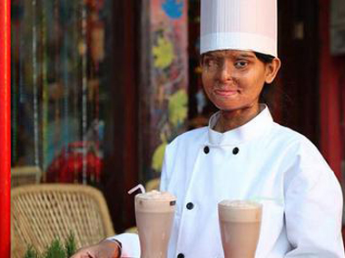 UP CM Akhilesh visits Sheroes, cafe run by acid attack victims in Agra, assures help UP CM Akhilesh visits Sheroes, cafe run by acid attack victims in Agra, assures help