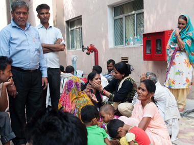 Overworked doctors, patients sharing beds: Health Minister, please get more serious about dengue Overworked doctors, patients sharing beds: Health Minister, please get more serious about dengue