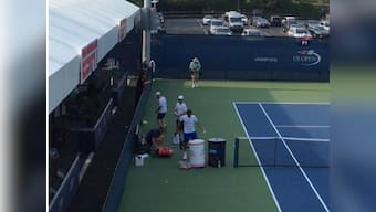 Swachh Tennis Abhiyaan: Roger Federer seen cleaning practice courts at US Open