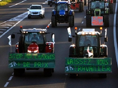 Angry French Farmers Stage 1,000-strong Tractor Protest In Paris ...