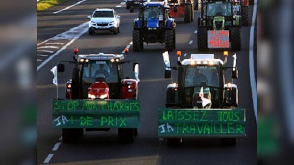 Angry French farmers stage 1,000-strong tractor protest in Paris