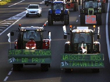 Angry French farmers stage 1,000-strong tractor protest in Paris Angry French farmers stage 1,000-strong tractor protest in Paris