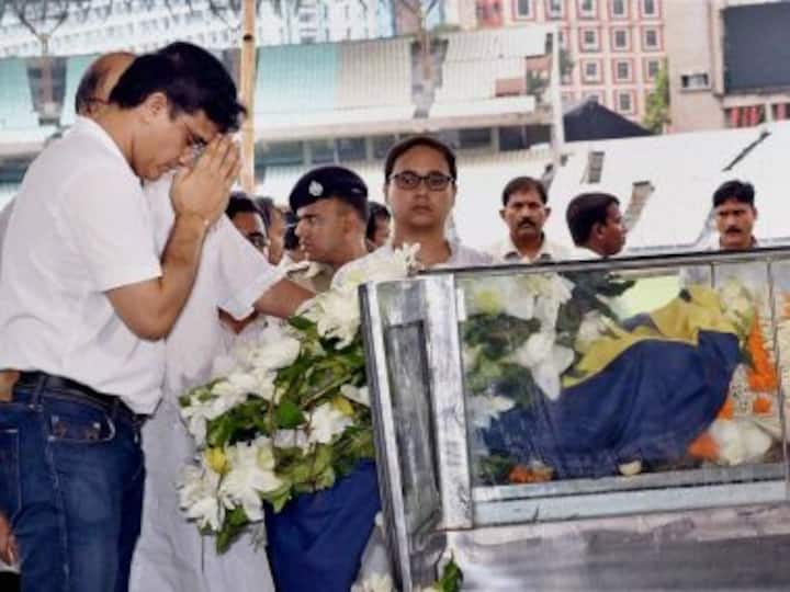 Dalmiya laid to rest with state honours; Ganguly, Srinivasan among many to pay respects