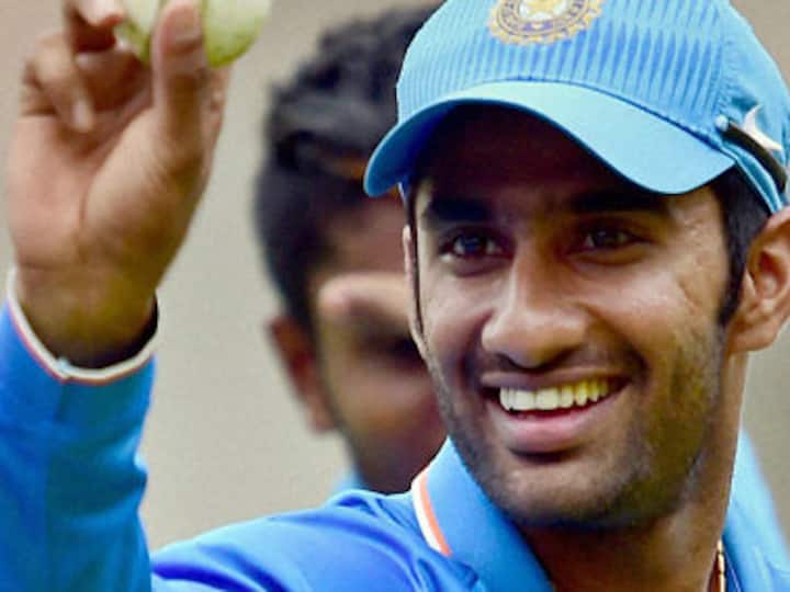 India vs South Africa: Instead of complaining, Dhoni should consider blooding new players