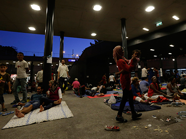Hungary blocks asylum-seekers from railway station, human rights groups call action 'futile' and 'reckless' Hungary blocks asylum-seekers from railway station, human rights groups call action 'futile' and 'reckless'