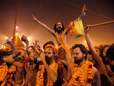 Selfie Mat le le re: Kumbh Mela designates 'No selfie zones' to avoid stampedes Selfie Mat le le re: Kumbh Mela designates 'No selfie zones' to avoid stampedes