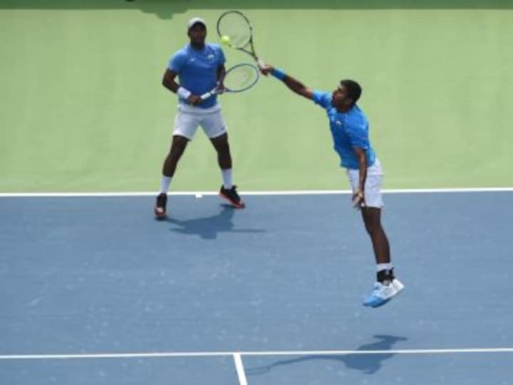 Davis Cup: Paes, Bopanna shocked in straight-sets as India trail 1-2 against Czechs
