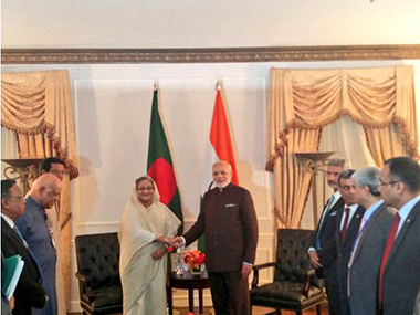 In New York, PM Modi meets with Hasina, calls Bangladesh 'valued friend' In New York, PM Modi meets with Hasina, calls Bangladesh 'valued friend'