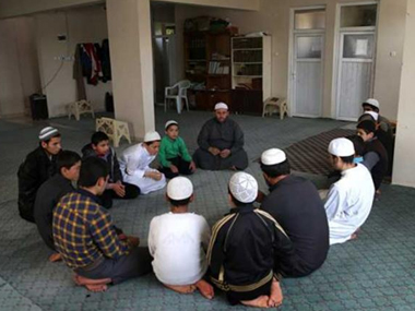 Muslim village panchayat's solution for crimes against women: No mobiles, jeans for girls Muslim village panchayat's solution for crimes against women: No mobiles, jeans for girls