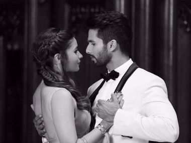 Watch: Shahid and Alia’s chemistry lights up 'Nazdeekiyaan' from Shaandaar Watch: Shahid and Alia’s chemistry lights up 'Nazdeekiyaan' from Shaandaar