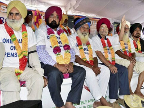 Who introduced ‘VRS’ in OROP? Ex-servicemen call it mischief by babus Who introduced ‘VRS’ in OROP? Ex-servicemen call it mischief by babus