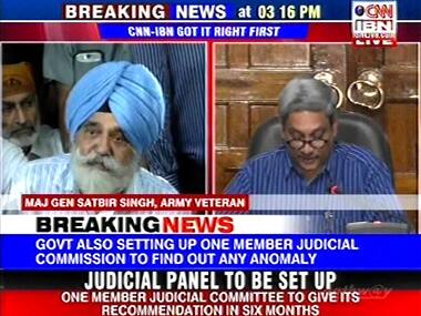 Major-General Satbir Singh (left) and Defence Minister Manohar Parrikar (right). IBNLive