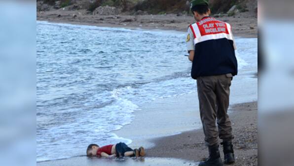 Twitter mourns Syrian toddler Aylan Kurdi with hashtag #KiyiyaVuranInsanlik