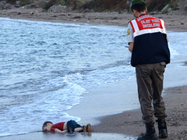 Twitter mourns Syrian toddler Aylan Kurdi with hashtag #KiyiyaVuranInsanlik