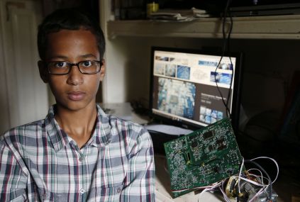 Richard Dawkins sparks controversy, slams schoolboy Ahmed for 'pretending to invent' clock Richard Dawkins sparks controversy, slams schoolboy Ahmed for 'pretending to invent' clock