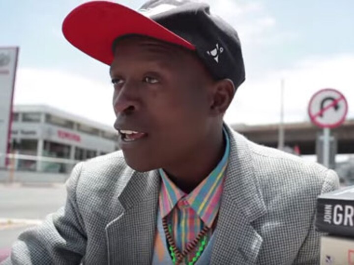 Watch: Homeless man turns his life around by offering book reviews for money