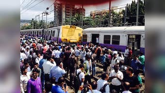 Virar-Churchgate local train derails between Andheri and Vile Parle; Western Railway services disrupted