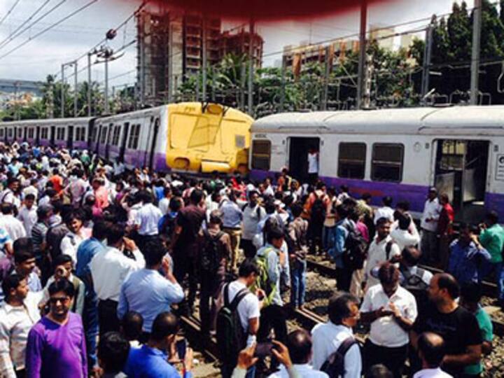 Virar-Churchgate local train derails between Andheri and Vile Parle; Western Railway services disrupted