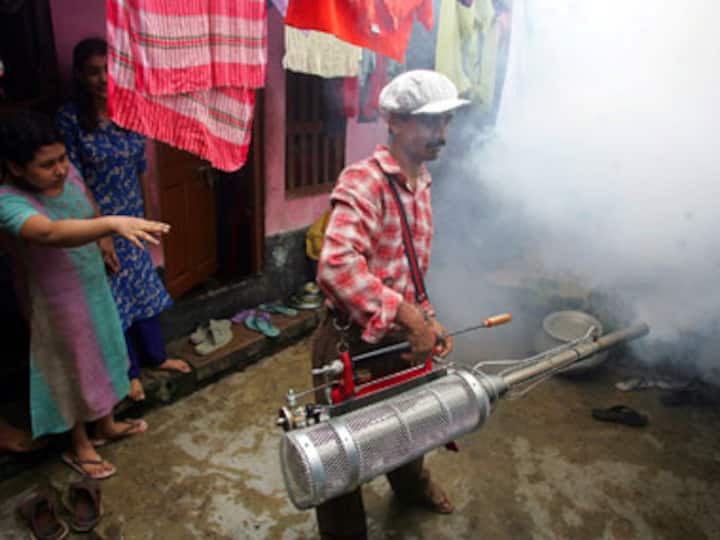 Shortage of hospital beds, doctors overworked as Delhi grapples with dengue outbreak