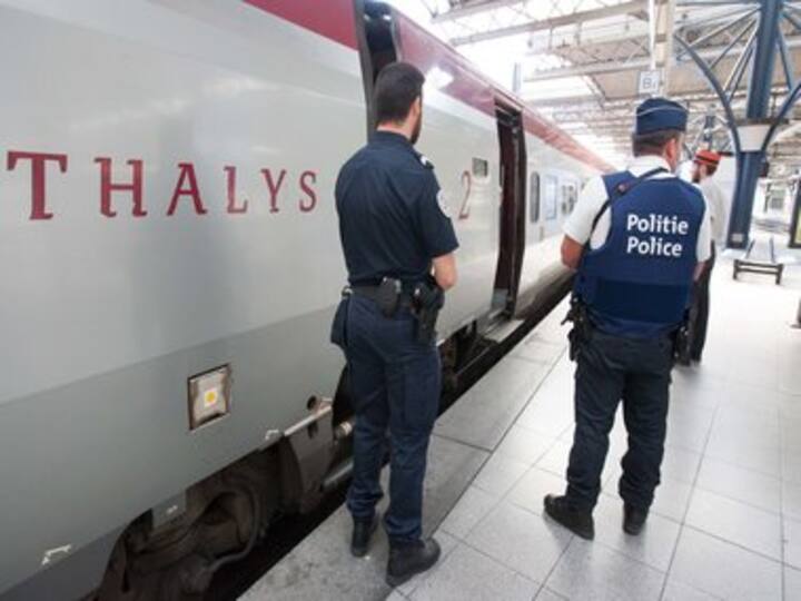 Dutch police evacuate Paris-bound train, arrest man