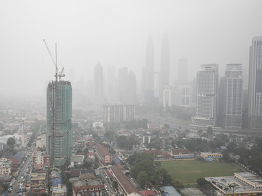 Malaysia shuts schools again due to haze as air pollution levels remain 'unhealthy' Malaysia shuts schools again due to haze as air pollution levels remain 'unhealthy'