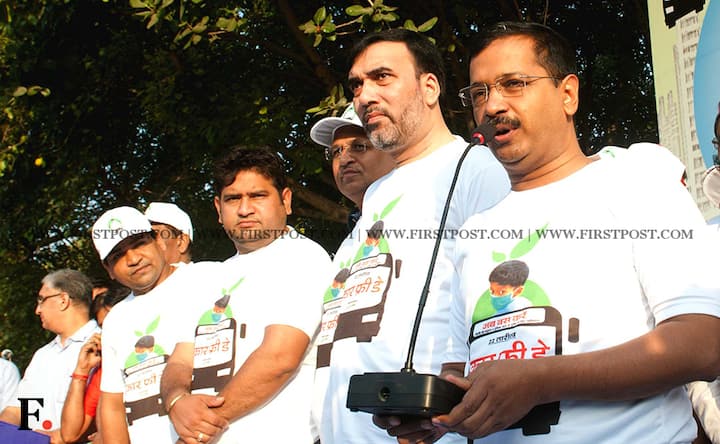 Kejriwal leads bicycle rally on car free day in Delhi, more than 100 cyclists join in Kejriwal leads bicycle rally on car free day in Delhi, more than 100 cyclists join in
