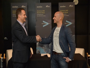 AWS, Accenture create new business group to ease cloud migration AWS, Accenture create new business group to ease cloud migration