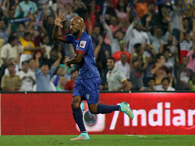 ISL 2015: Pune-Mumbai derby will be a tough test of Anelka's managerial abilities ISL 2015: Pune-Mumbai derby will be a tough test of Anelka's managerial abilities