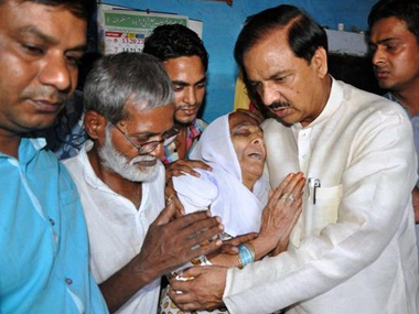 From Dadri lynching to Muzaffarnagar: Here's how Digital India is WhatsApping, tweeting communal revolution From Dadri lynching to Muzaffarnagar: Here's how Digital India is WhatsApping, tweeting communal revolution