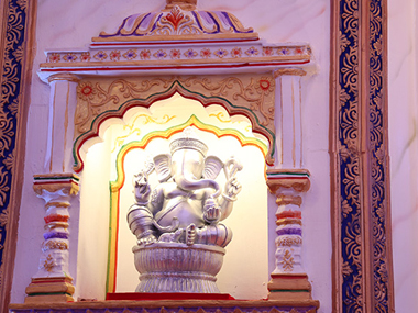 Devotees help Muslim woman deliver baby in Ganpati temple in Mumbai Devotees help Muslim woman deliver baby in Ganpati temple in Mumbai