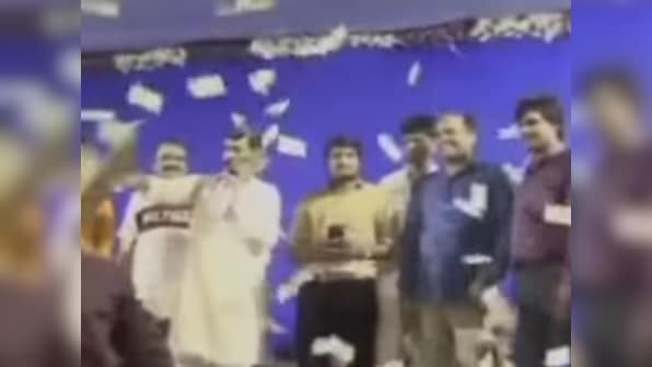 Hardik Patel showered with money in public meet, video goes viral