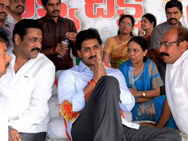 Police foil Jaganmohan Reddy's fast seeking special status for Andhra, shift him to hospital Police foil Jaganmohan Reddy's fast seeking special status for Andhra, shift him to hospital