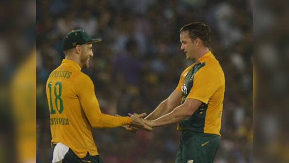 Unruly Cuttack crowd hurls bottles as India slump to T20I series defeat against South Africa