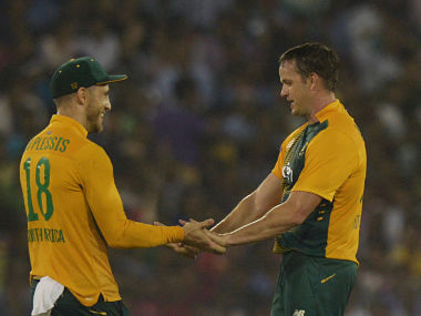 Unruly Cuttack crowd hurls bottles as India slump to T20I series defeat against South Africa Unruly Cuttack crowd hurls bottles as India slump to T20I series defeat against South Africa