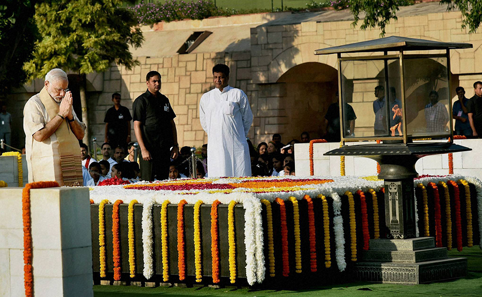 President Mukherjee, PM Modi and eminent leaders pay respects to the Mahatma at Rajghat on Gandhi Jayanti President Mukherjee, PM Modi and eminent leaders pay respects to the Mahatma at Rajghat on Gandhi Jayanti
