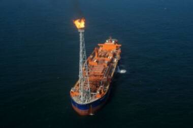 Moody's expects RIL's refinery margins to improve by $2 a barrel