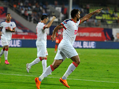 ISL 2015: Robin Singh stars on debut as Delhi Dynamos beat Pune City 2-1 ISL 2015: Robin Singh stars on debut as Delhi Dynamos beat Pune City 2-1