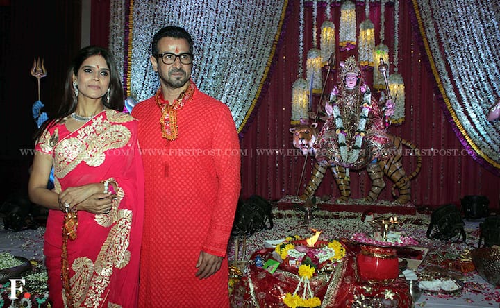 Big B, Shatrughan Sinha attend mata ki chowki on Ronit Roy's 50th birthday
