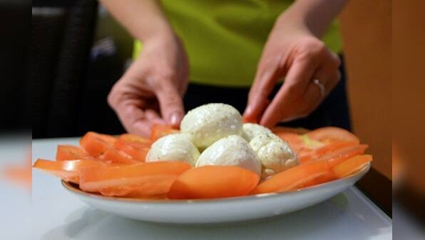 Russians turn cheesemakers after import of Western food embargoed